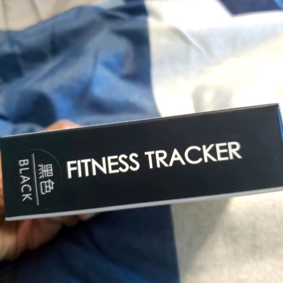 (F) Unisex Brand New Fitness Tracker - Picture 2 of 8